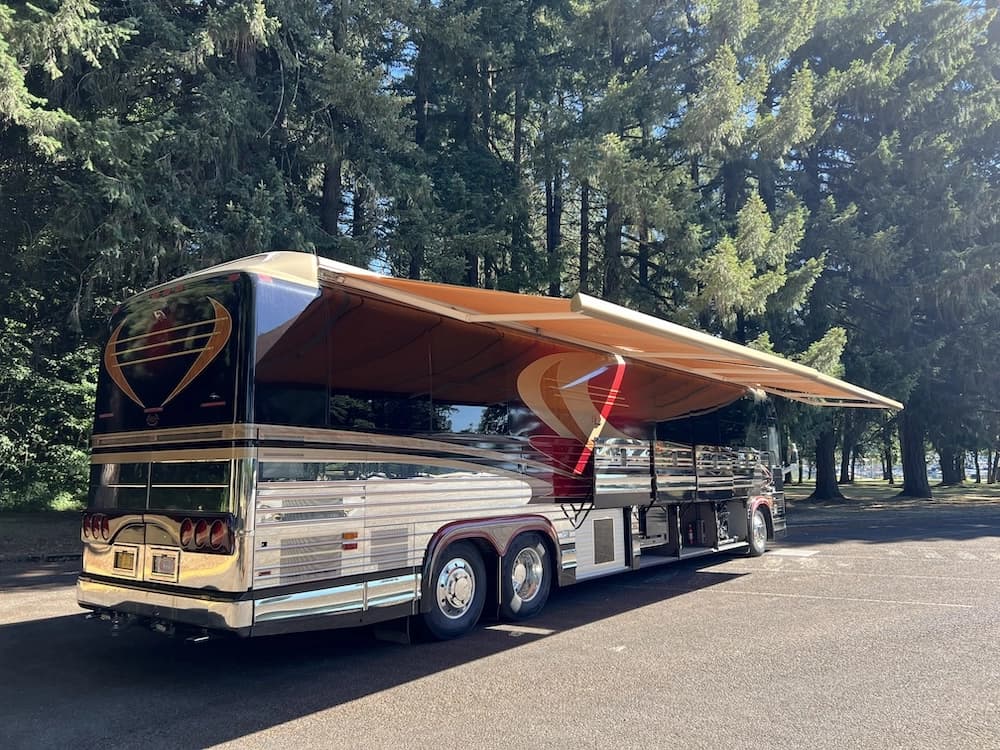 2003 Prevost Marathon XLII Motorhome - Image 3