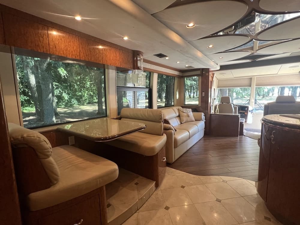 2003 Prevost Marathon XLII Motorhome - Image 4