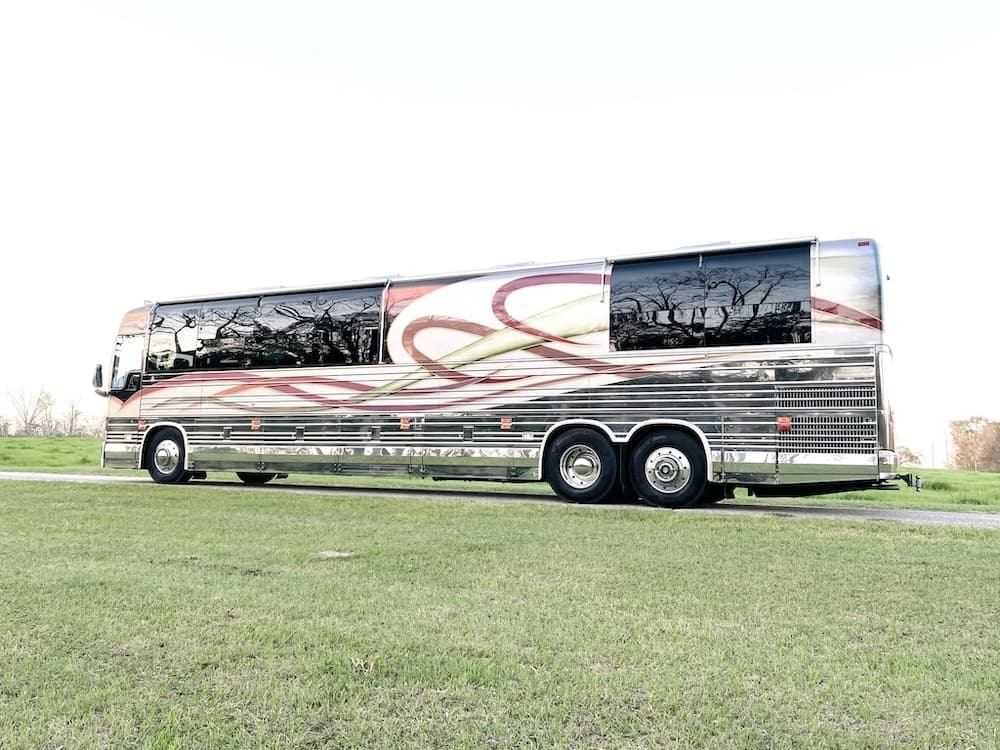 2001 Prevost Angola XLII Motorhome - Image 2