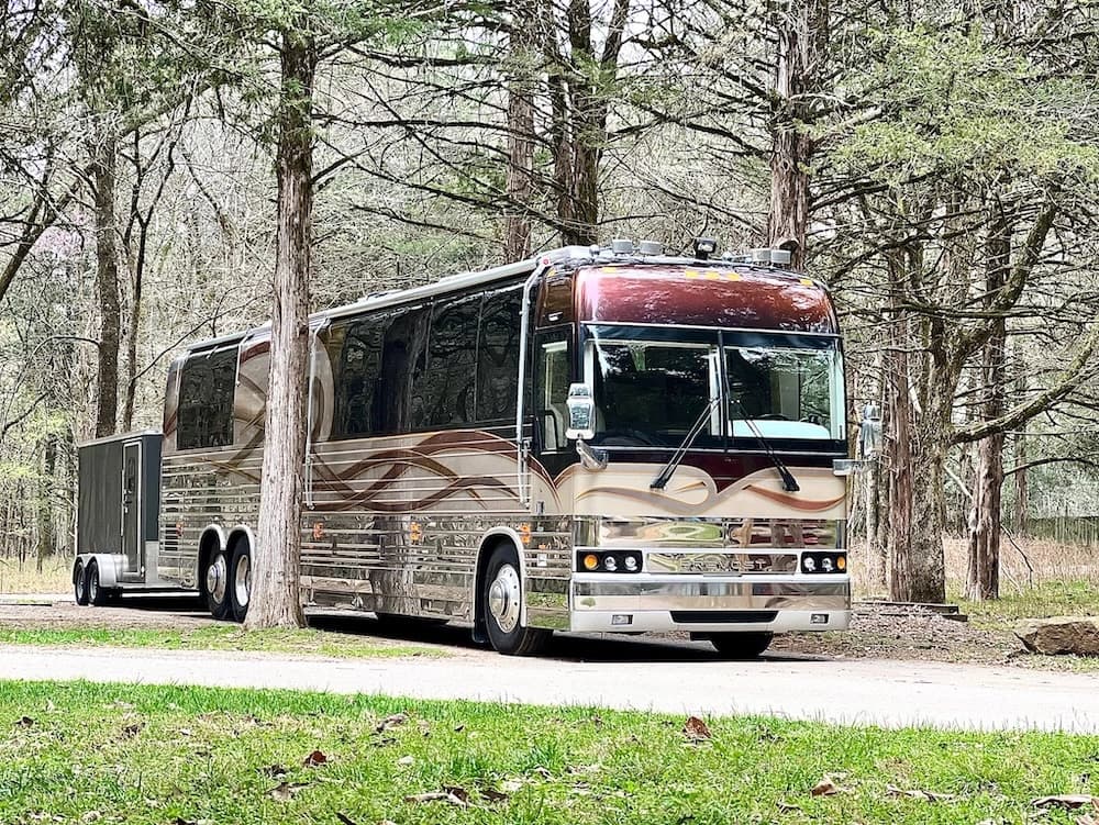 2001 Prevost Angola XLII Motorhome - Image 1