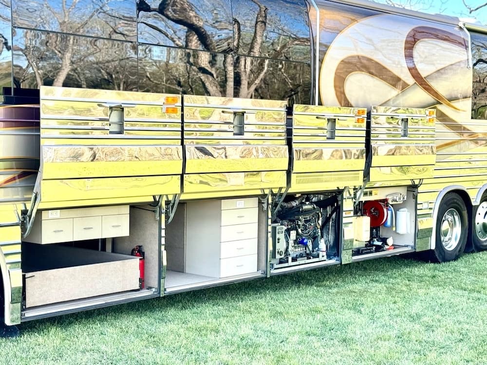 2001 Prevost Angola XLII Motorhome - Image 11