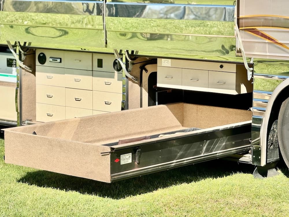 2001 Prevost Angola XLII Motorhome - Image 12