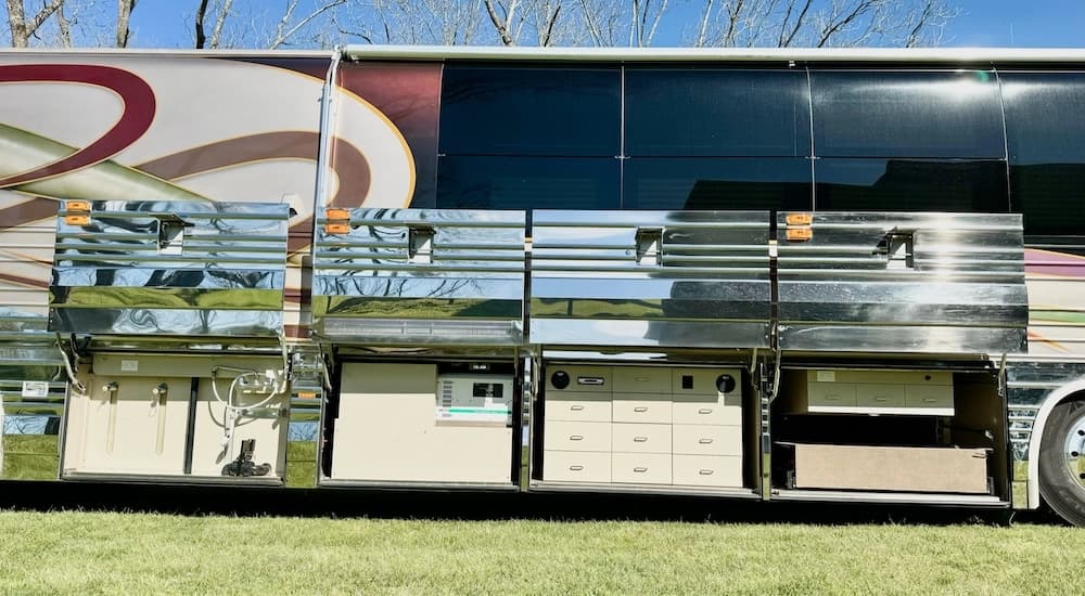 2001 Prevost Angola XLII Motorhome - Image 13