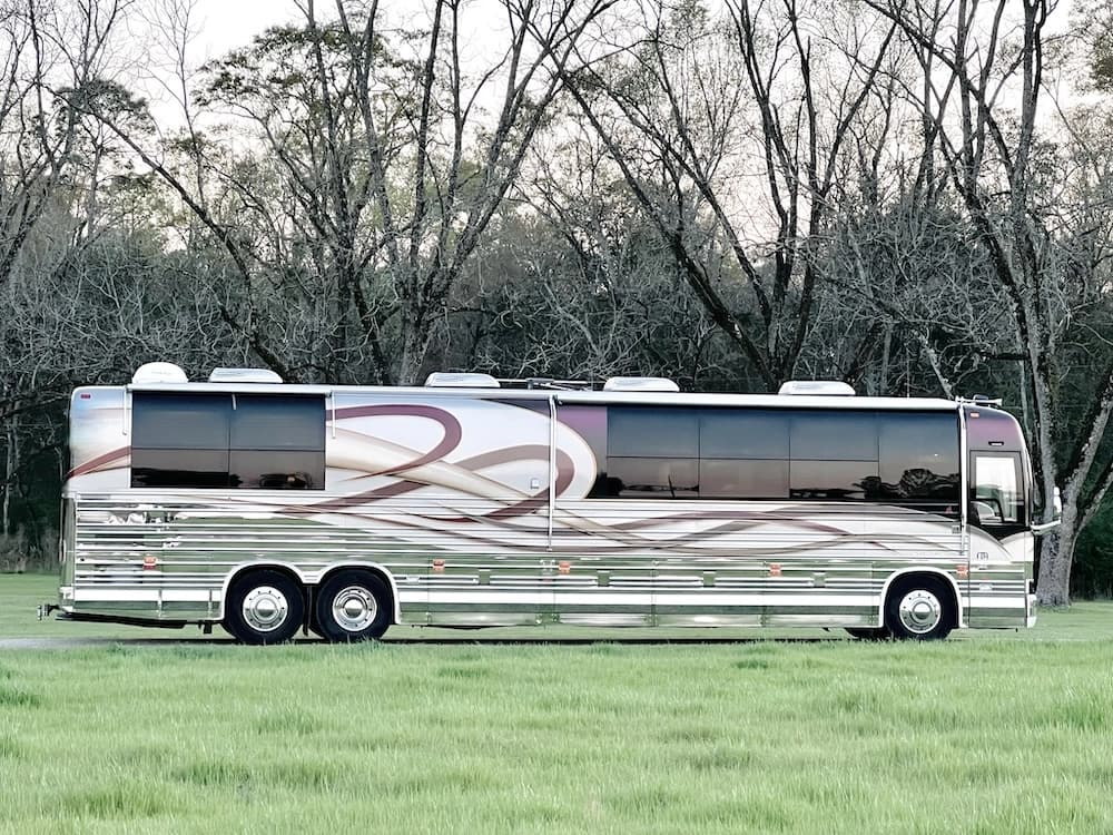 2001 Prevost Angola XLII Motorhome - Image 3
