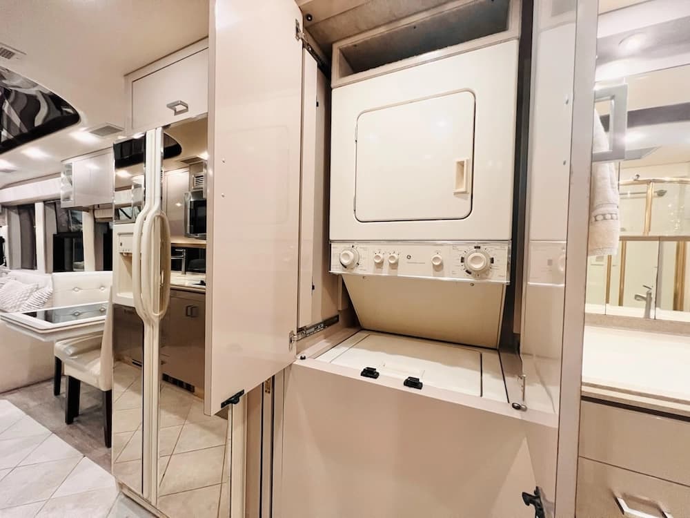 2001 Prevost Angola XLII Motorhome - Image 21