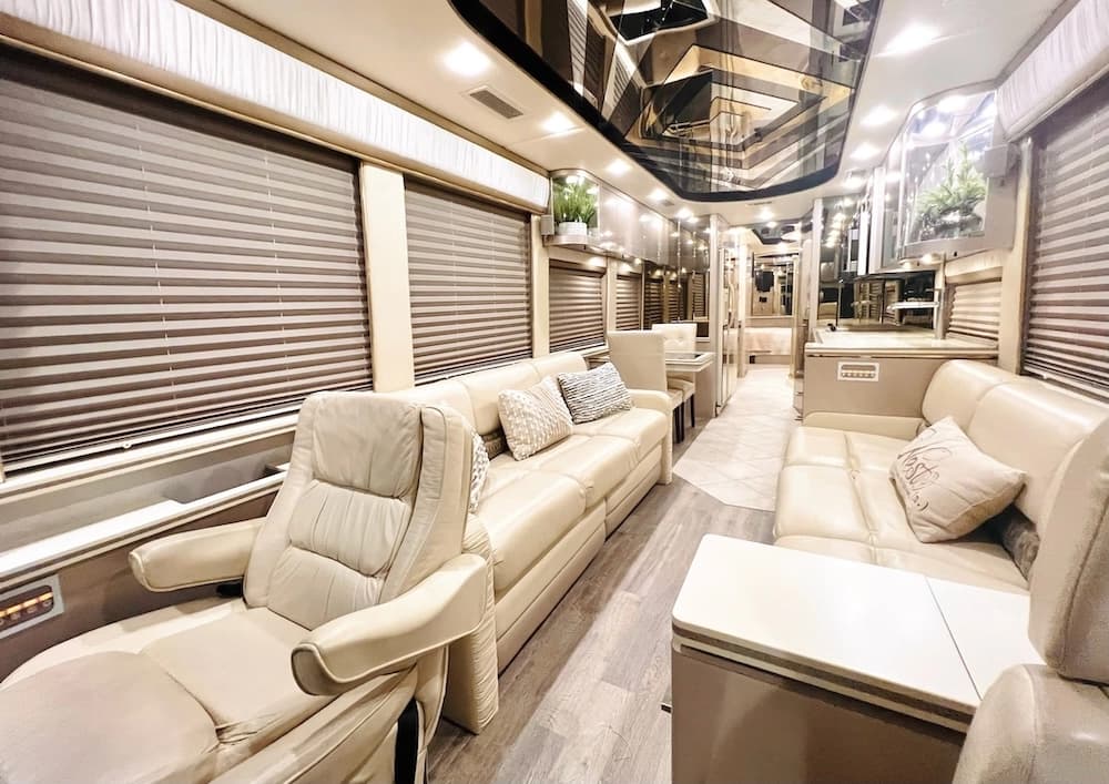 2001 Prevost Angola XLII Motorhome - Image 28