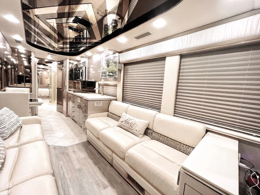 2001 Prevost Angola XLII Motorhome - Image 30