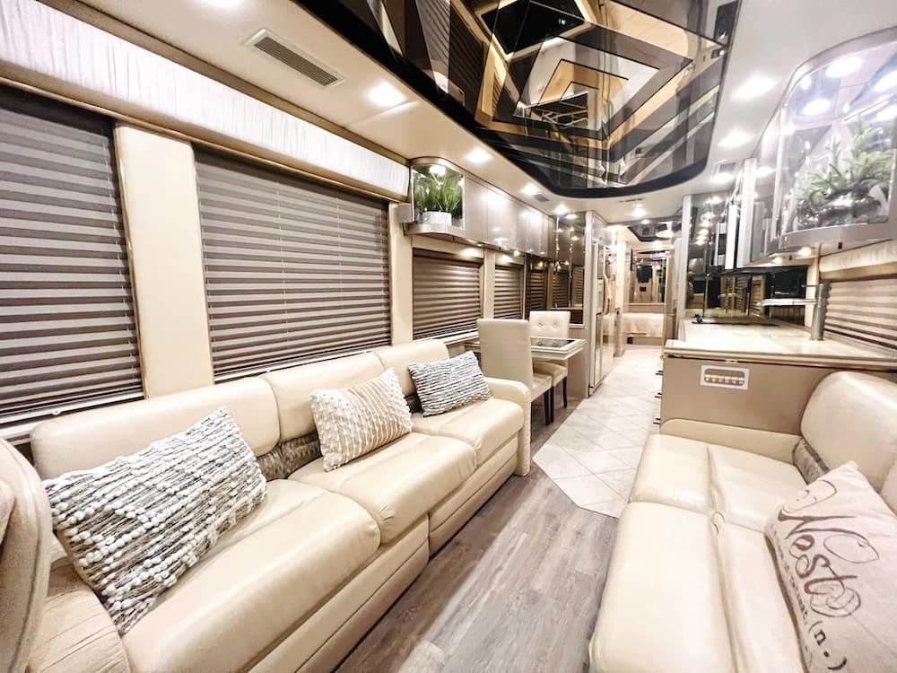 2001 Prevost Angola XLII Motorhome - Image 31