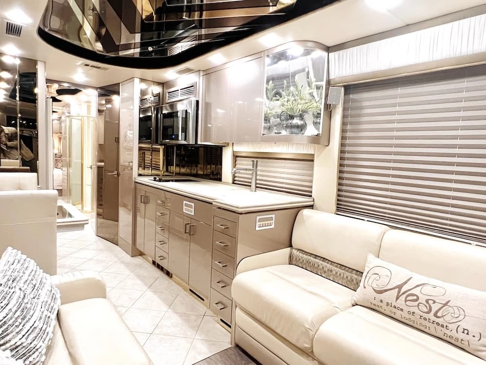 2001 Prevost Angola XLII Motorhome - Image 32
