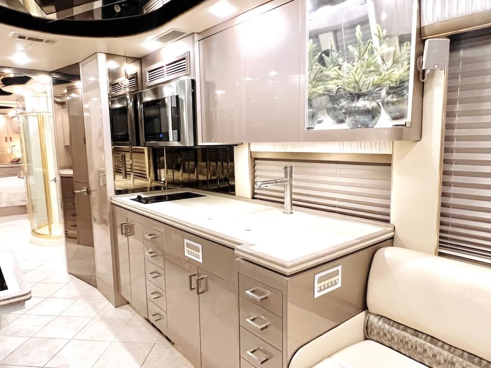 2001 Prevost Angola XLII Motorhome - Image 34