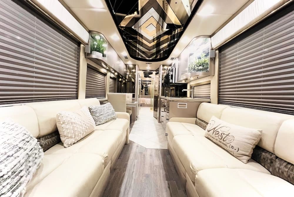 2001 Prevost Angola XLII Motorhome - Image 35