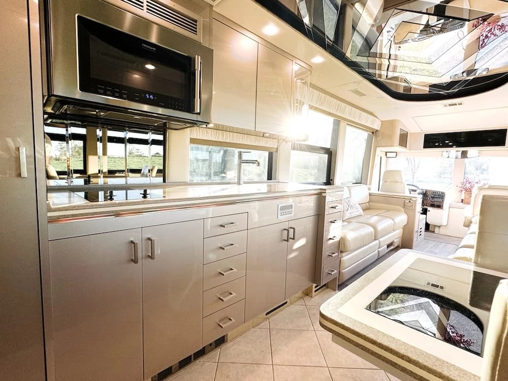 2001 Prevost Angola XLII Motorhome - Image 37