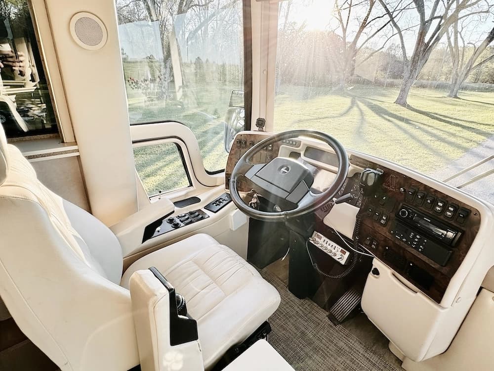 2001 Prevost Angola XLII Motorhome - Image 38