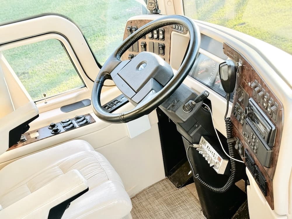 2001 Prevost Angola XLII Motorhome - Image 39