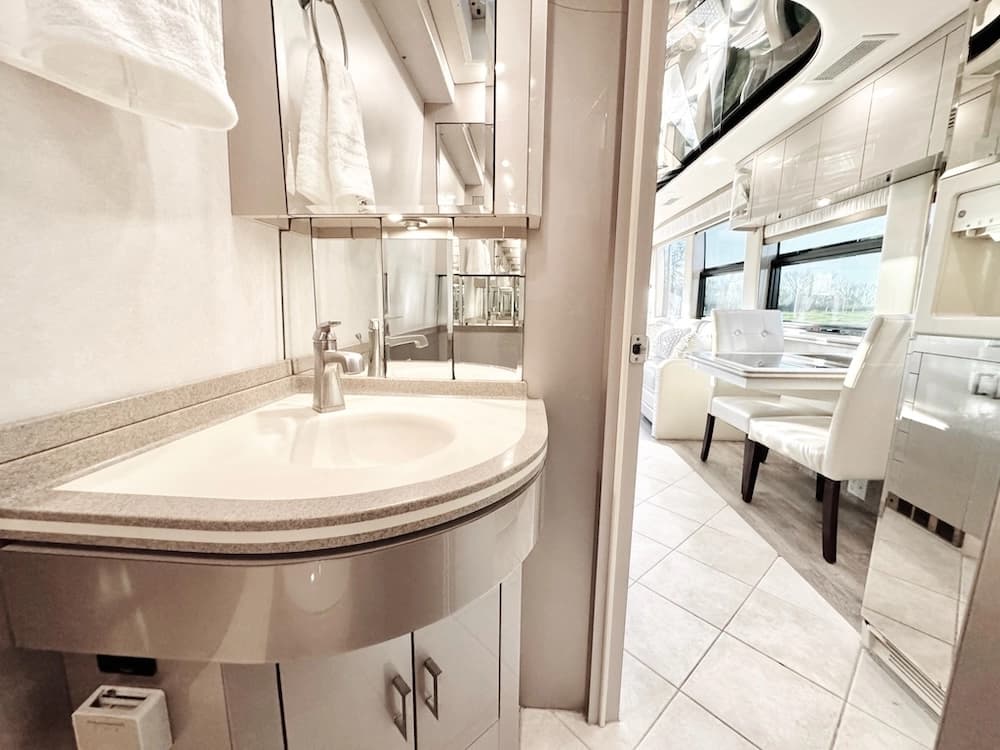 2001 Prevost Angola XLII Motorhome - Image 43