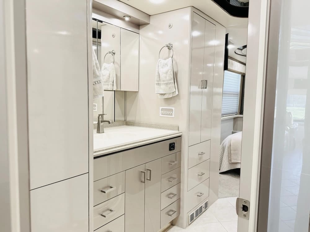 2001 Prevost Angola XLII Motorhome - Image 44