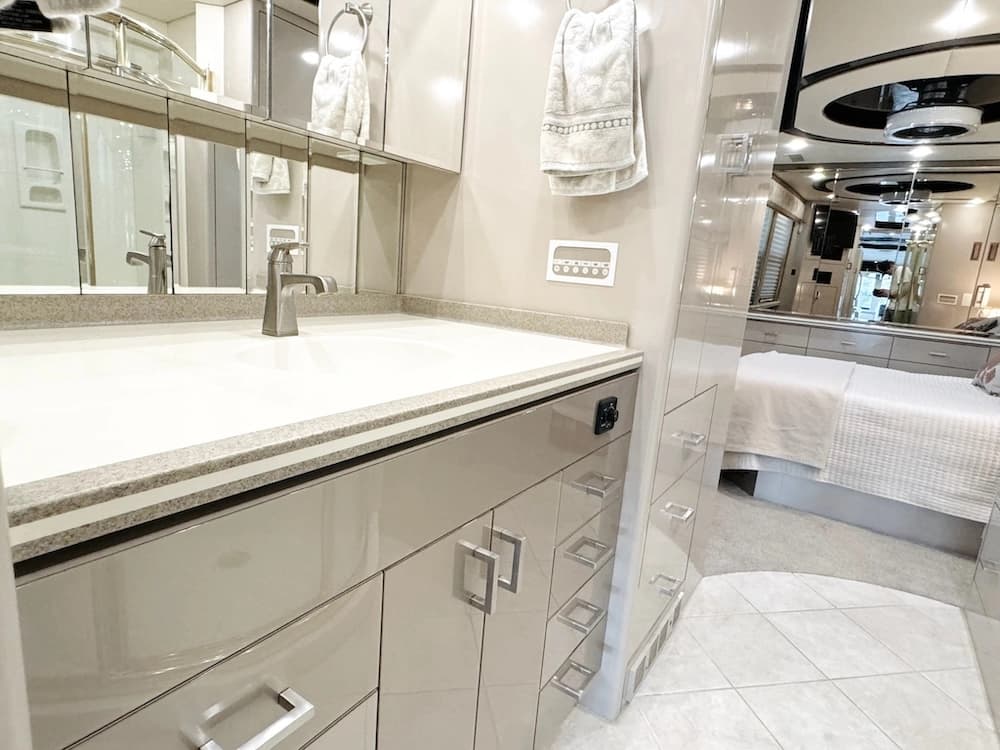 2001 Prevost Angola XLII Motorhome - Image 46