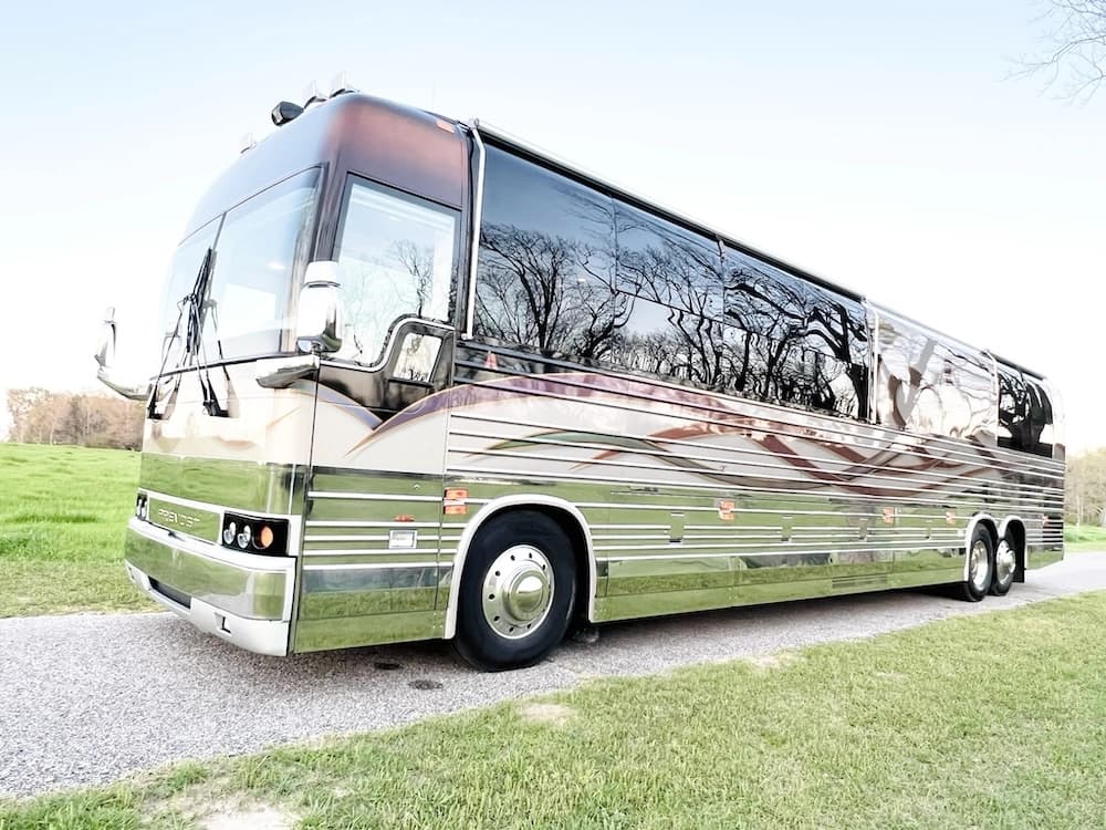 2001 Prevost Angola XLII Motorhome - Image 9
