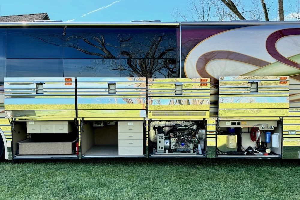 2001 Prevost Angola XLII Motorhome - Image 10