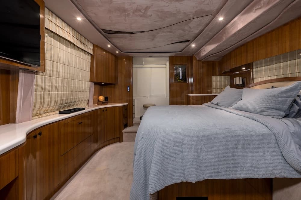 2013 Prevost Marathon XLII Motorhome - Image 15