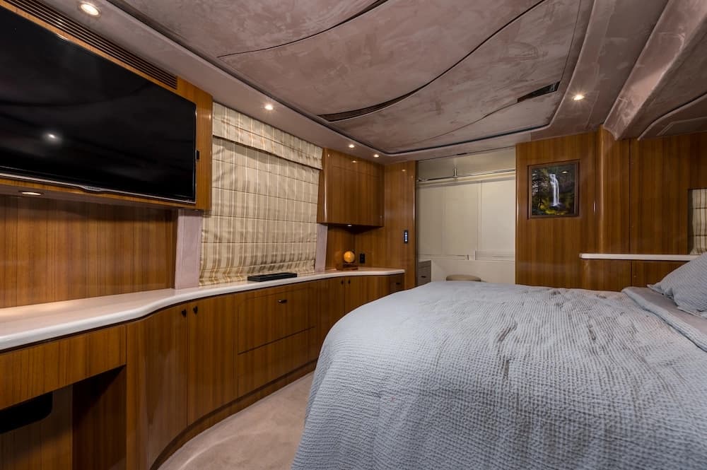 2013 Prevost Marathon XLII Motorhome - Image 17