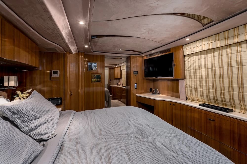 2013 Prevost Marathon XLII Motorhome - Image 19