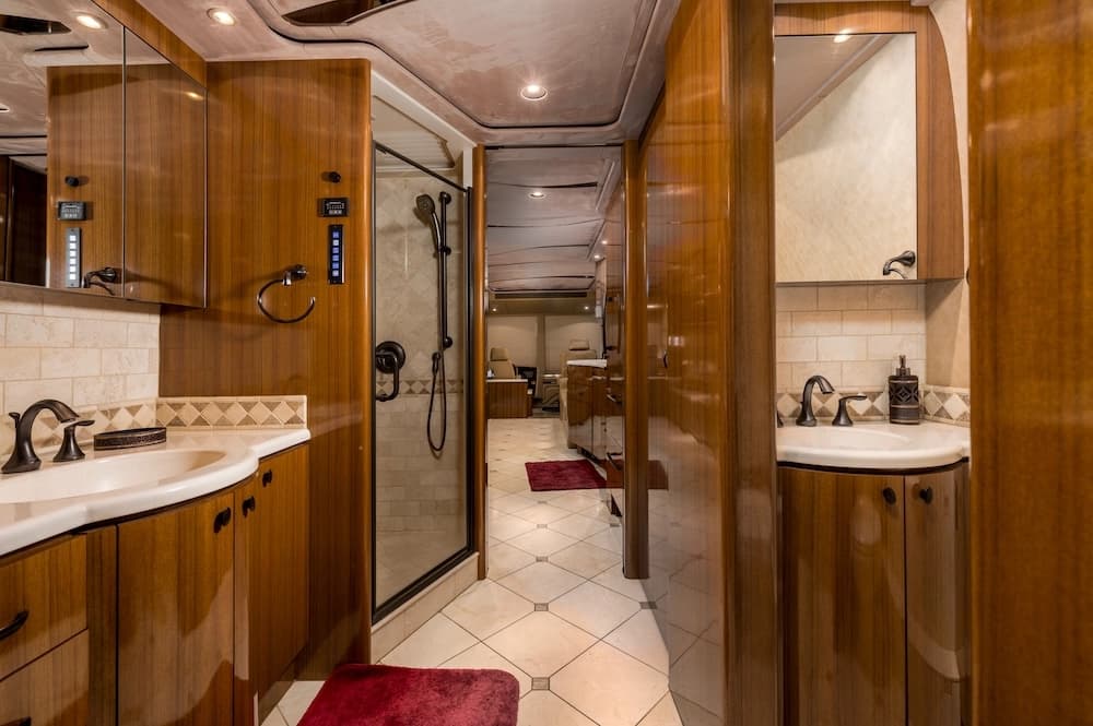 2013 Prevost Marathon XLII Motorhome - Image 21