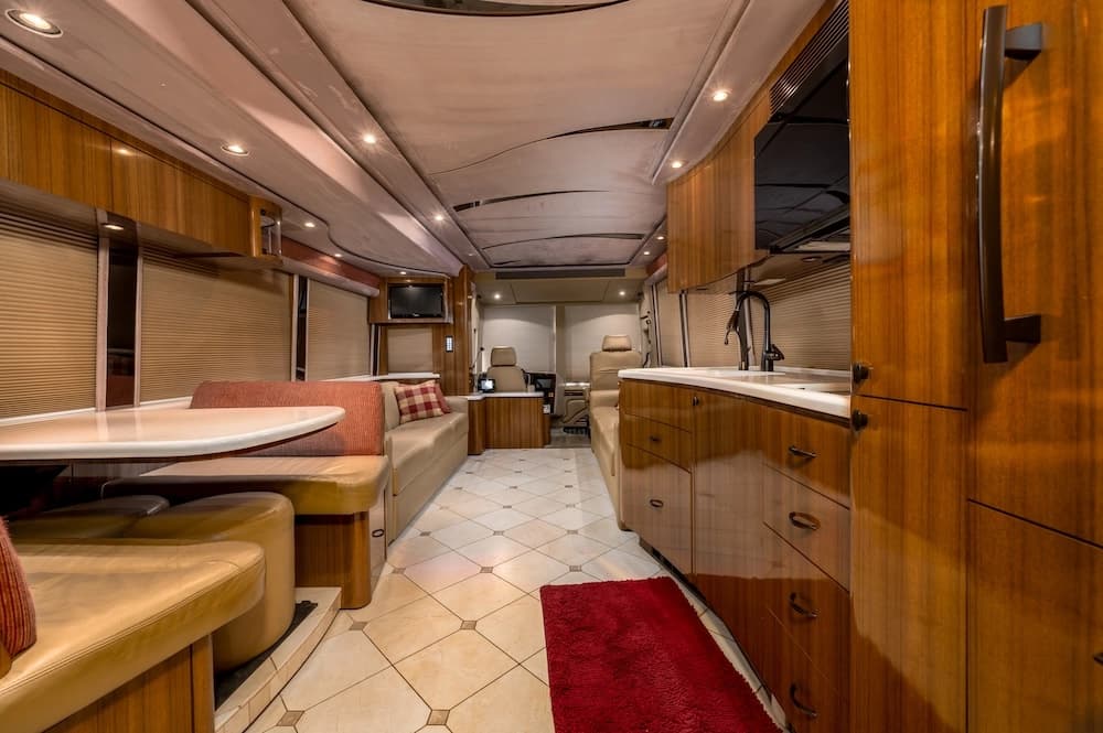 2013 Prevost Marathon XLII Motorhome - Image 22