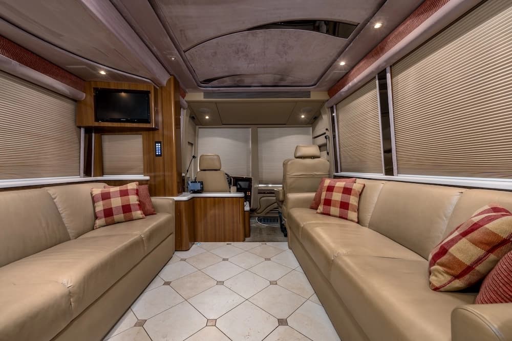 2013 Prevost Marathon XLII Motorhome - Image 23