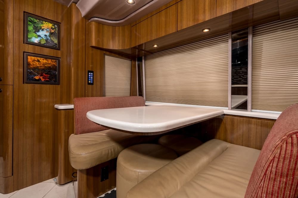 2013 Prevost Marathon XLII Motorhome - Image 27