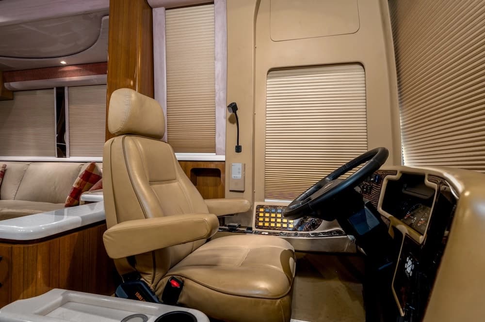 2013 Prevost Marathon XLII Motorhome - Image 29