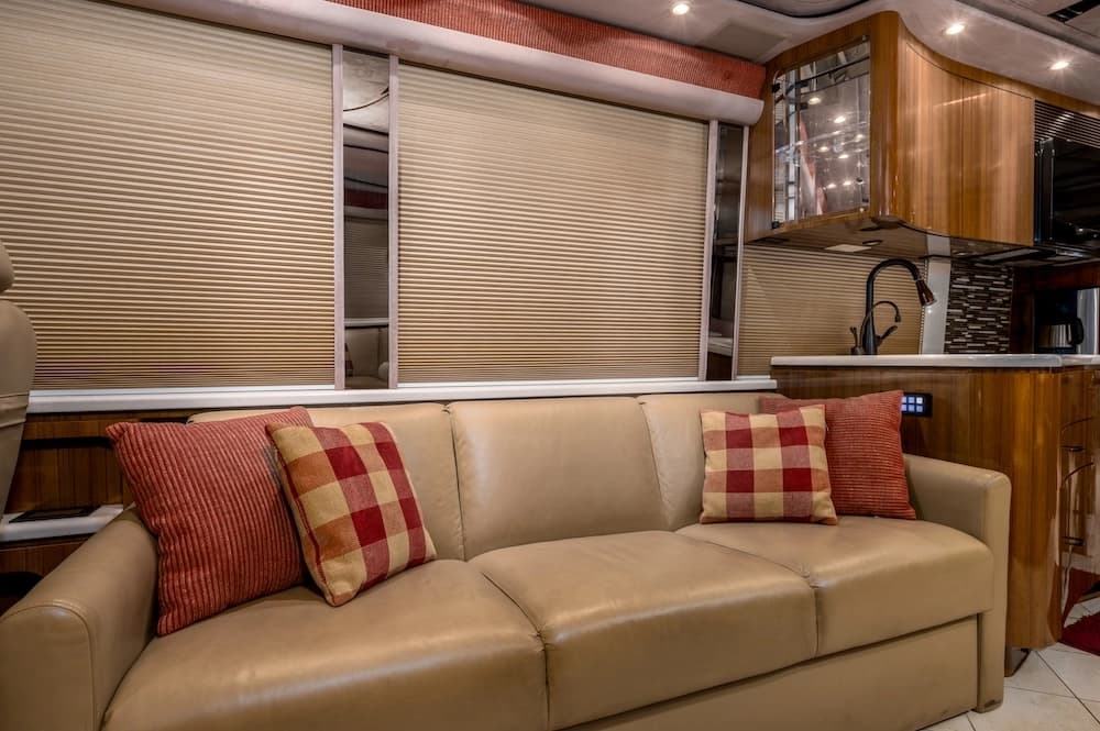 2013 Prevost Marathon XLII Motorhome - Image 4