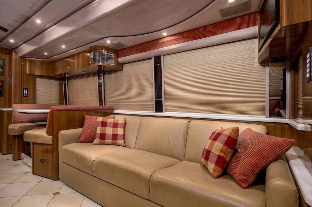 2013 Prevost Marathon XLII Motorhome - Image 5