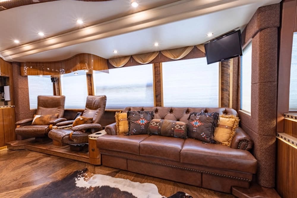 2014 Prevost Millennium H3-45 Motorhome - Image 2