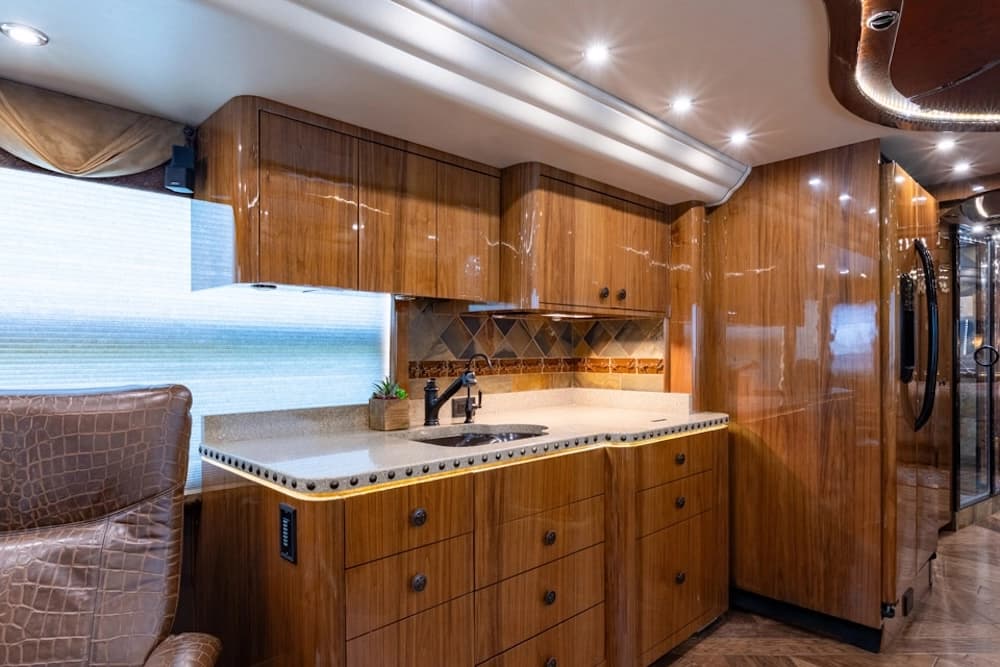 2014 Prevost Millennium H3-45 Motorhome - Image 5