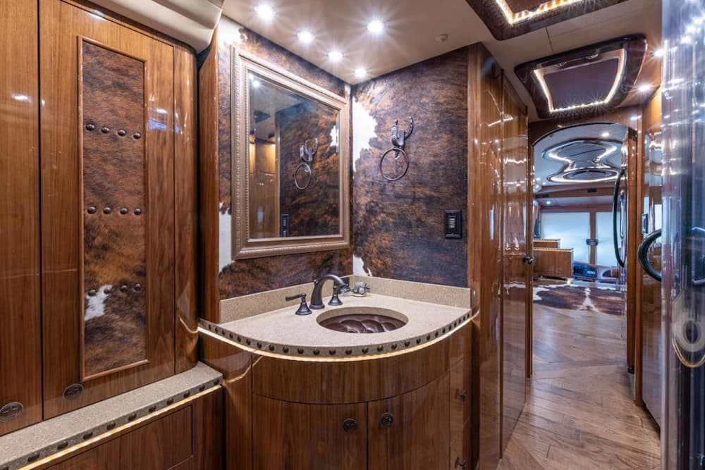 2014 Prevost Millennium H3-45 Motorhome - Image 7