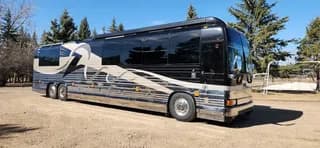 2001 Prevost Featherlite Vantare XLII bus