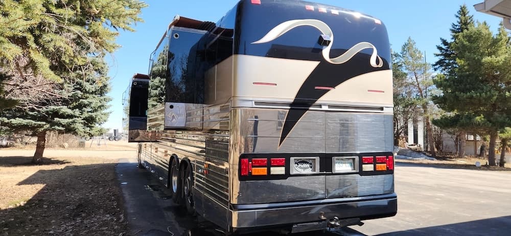 2001 Prevost Featherlite Vantare XLII Motorhome - Image 2