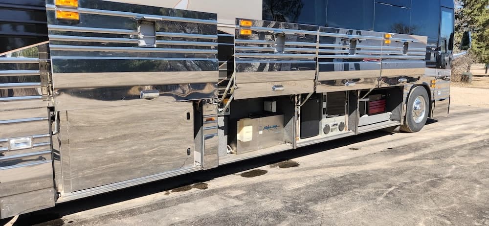 2001 Prevost Featherlite Vantare XLII Motorhome - Image 13