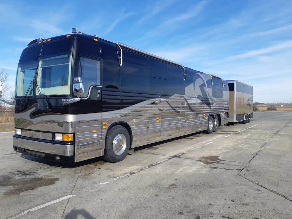 2001 Prevost Featherlite Vantare XLII Motorhome - Image 4