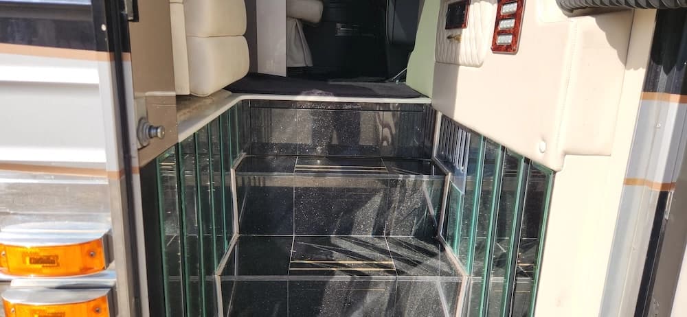 2001 Prevost Featherlite Vantare XLII Motorhome - Image 6