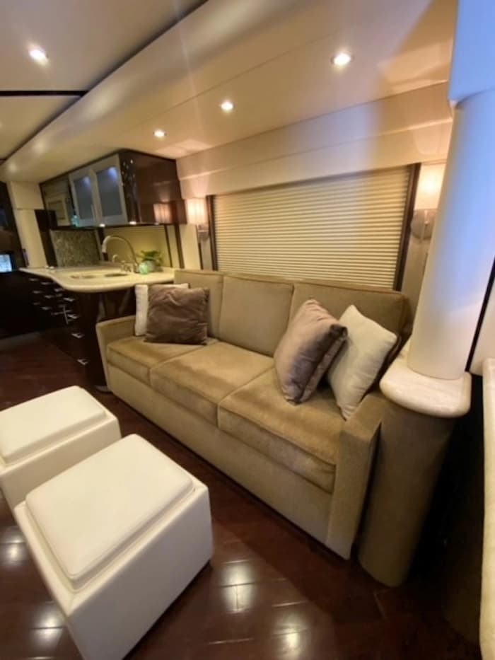 2012 Prevost Featherlite H3-45 Motorhome - Image 12