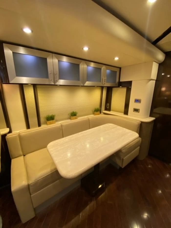 2012 Prevost Featherlite H3-45 Motorhome - Image 14