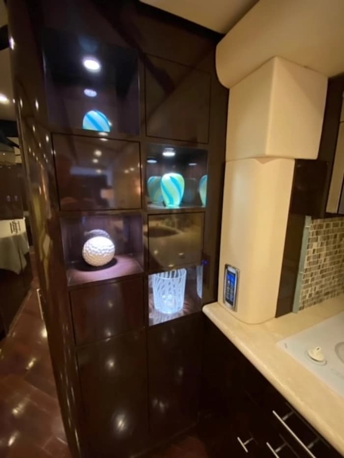 2012 Prevost Featherlite H3-45 Motorhome - Image 16