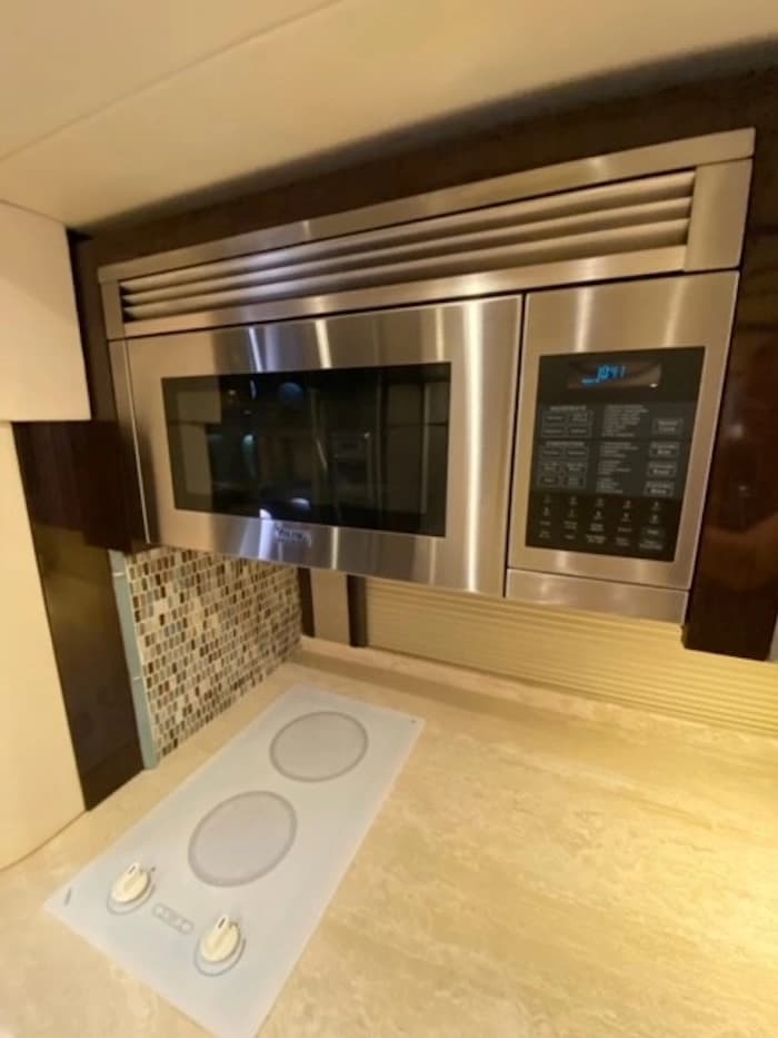 2012 Prevost Featherlite H3-45 Motorhome - Image 17