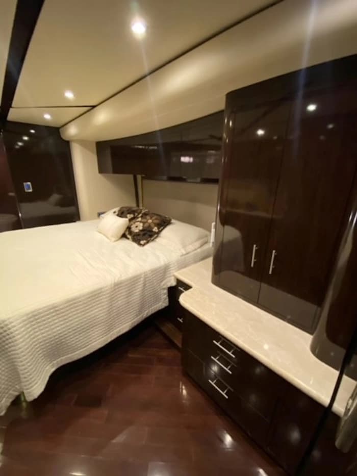 2012 Prevost Featherlite H3-45 Motorhome - Image 24