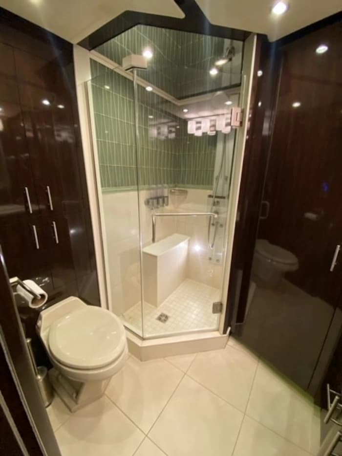 2012 Prevost Featherlite H3-45 Motorhome - Image 27