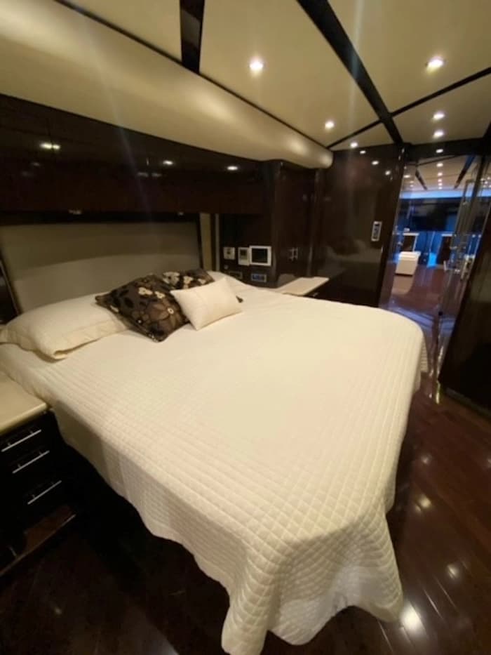 2012 Prevost Featherlite H3-45 Motorhome - Image 29