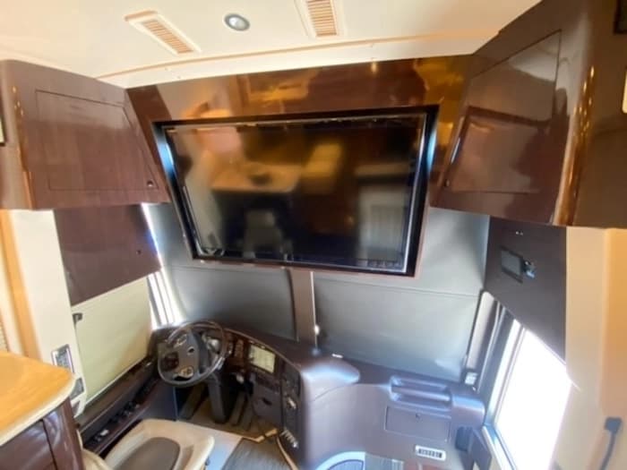 2012 Prevost Featherlite H3-45 Motorhome - Image 32