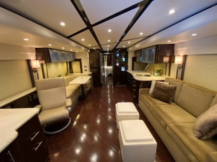 2012 Prevost Featherlite H3-45 Motorhome - Image 33